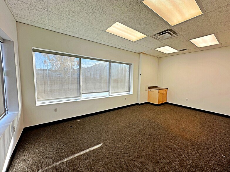 More Photos Of 380 Mackenzie Blvd, Fort McMurray Warehouse For Lease