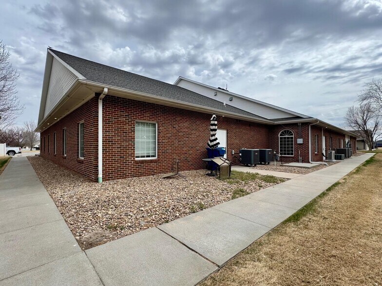 More Photos Of 5308 Parklane Dr, Kearney Serviced Offices For Sale