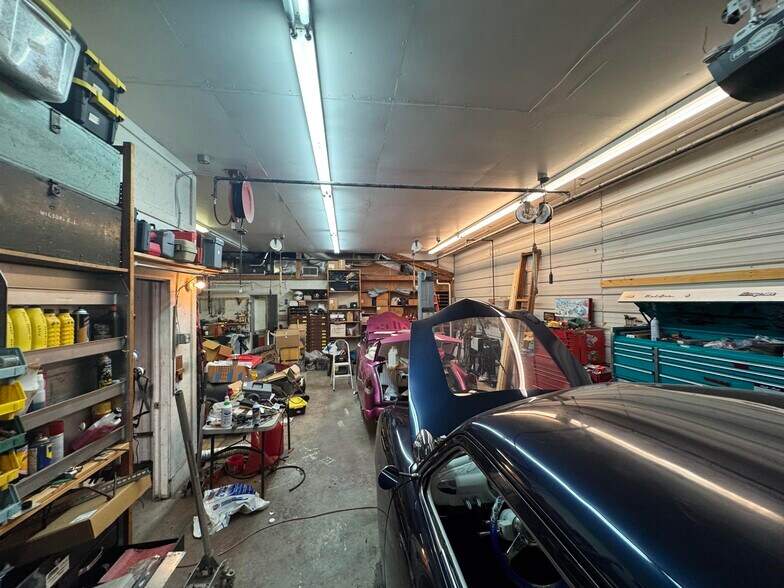 More Photos Of 818 Morton Ave, Bardstown Manufacturing For Sale