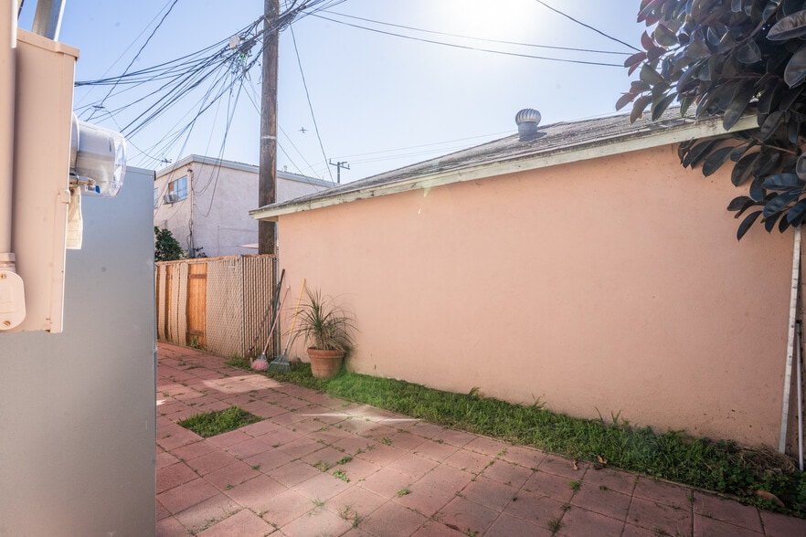 More Photos Of 242 E Del Amo Blvd, Long Beach Multifamily For Sale