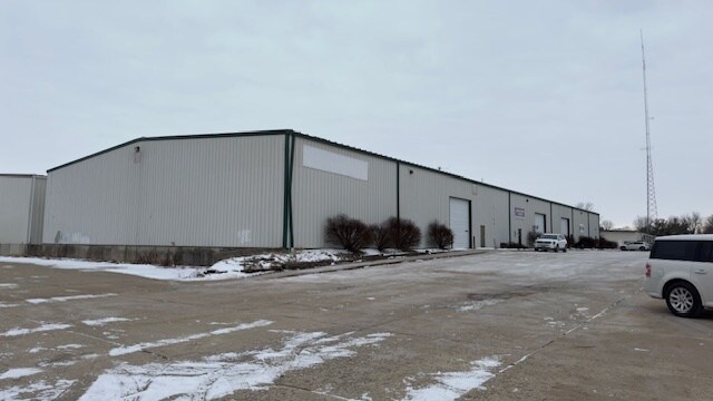 More Photos Of 2902 Gill St, Bloomington Light Manufacturing For Sale