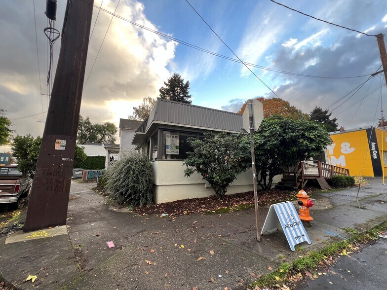 More Photos Of 4305-4307 SE Milwaukie Ave, Portland Medical For Lease