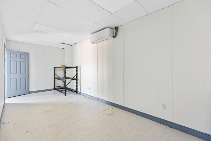 More Photos Of 347 N Ash St, Nowata Auto Dealership For Sale