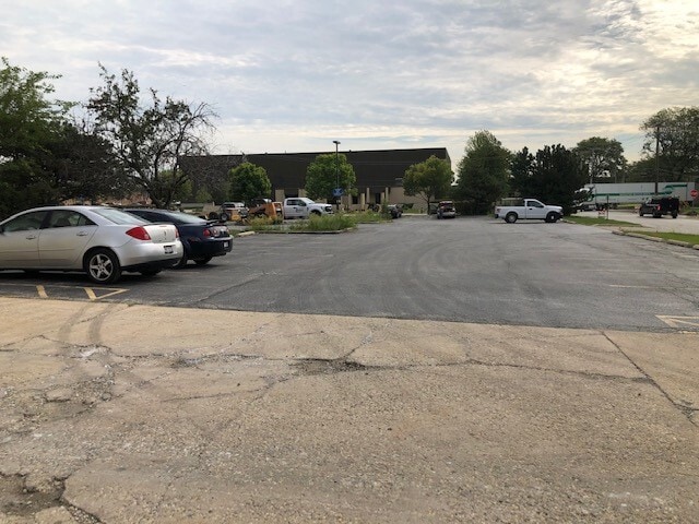 More Photos Of 1111 S Wheeling Rd, Wheeling Warehouse For Lease