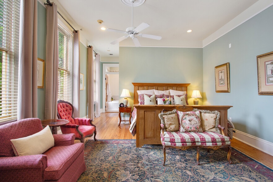 More Photos Of 4117 Perrier St, New Orleans Hotel For Sale