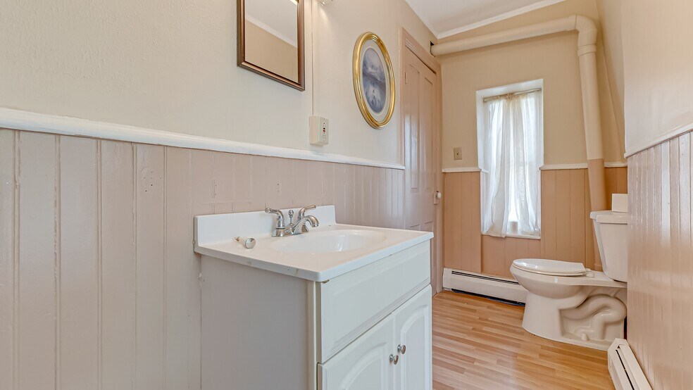 More Photos Of 207 W Broad St, Bethlehem Office For Sale