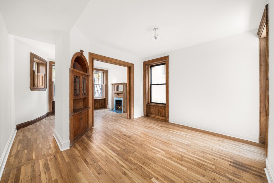 More Photos Of 402 W 20th St, New York Apartments For Sale