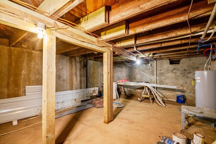 More Photos Of 333 Main St, Gainesville Office For Sale