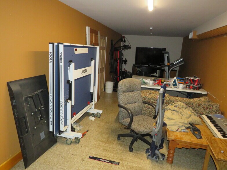 More Photos Of 24725 W Eames St, Channahon Veterinarian Kennel For Sale