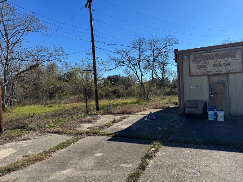 More Photos Of 1419 Ross St, La Marque Light Distribution For Sale