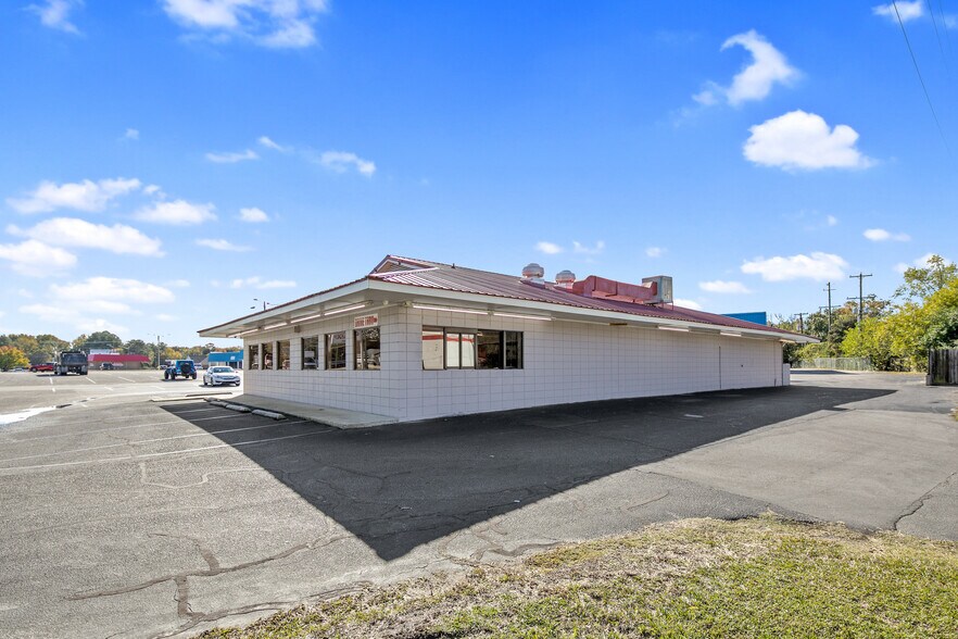 More Photos Of 1320 Clinton Rd, Fayetteville Restaurant For Lease
