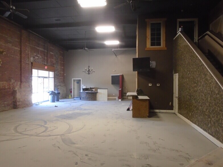More Photos Of 1445 W Chestnut Expy, Springfield Warehouse For Lease