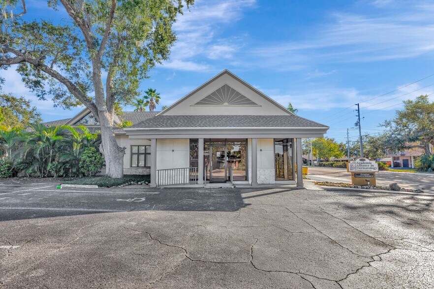 Primary Photo Of 1201 S Myrtle Ave, Clearwater Medical For Sale