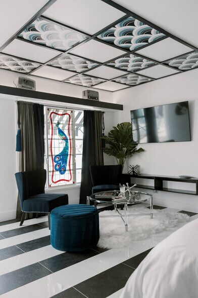 More Photos Of 120 W Vereda Sur, Palm Springs Hotel For Sale