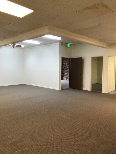More Photos Of 1700-1720 West Blvd, Kokomo Unknown For Lease