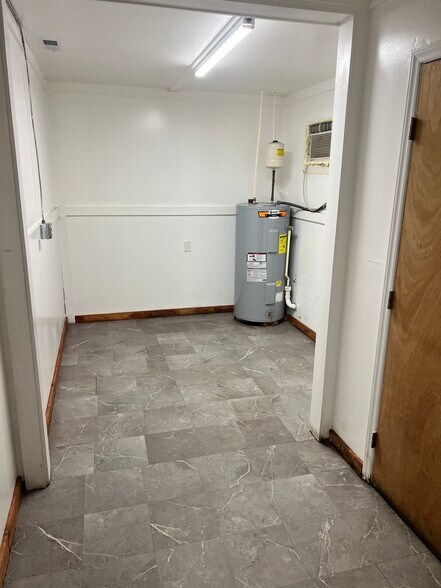 More Photos Of 612 Slater St, Kings Mountain Flex For Lease