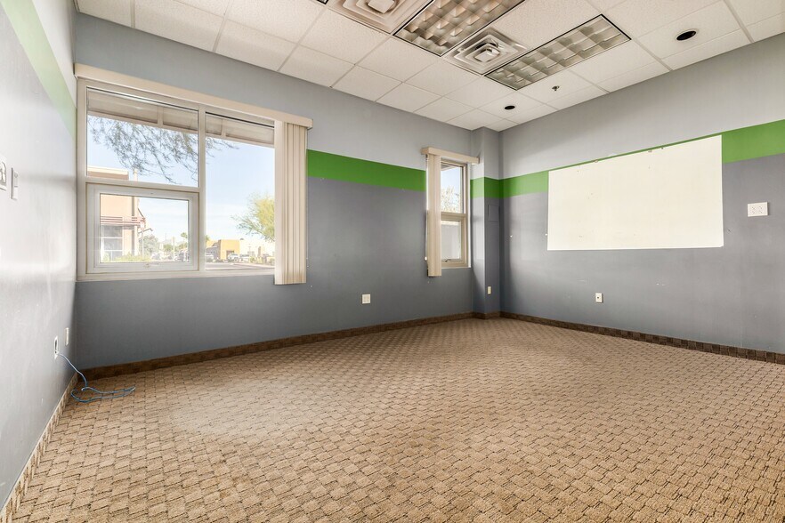 More Photos Of 5425 E Bell Rd, Scottsdale Medical For Lease