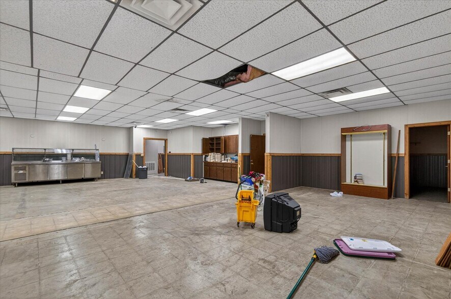 More Photos Of 121 N Maple St, Nowata Storefront For Sale