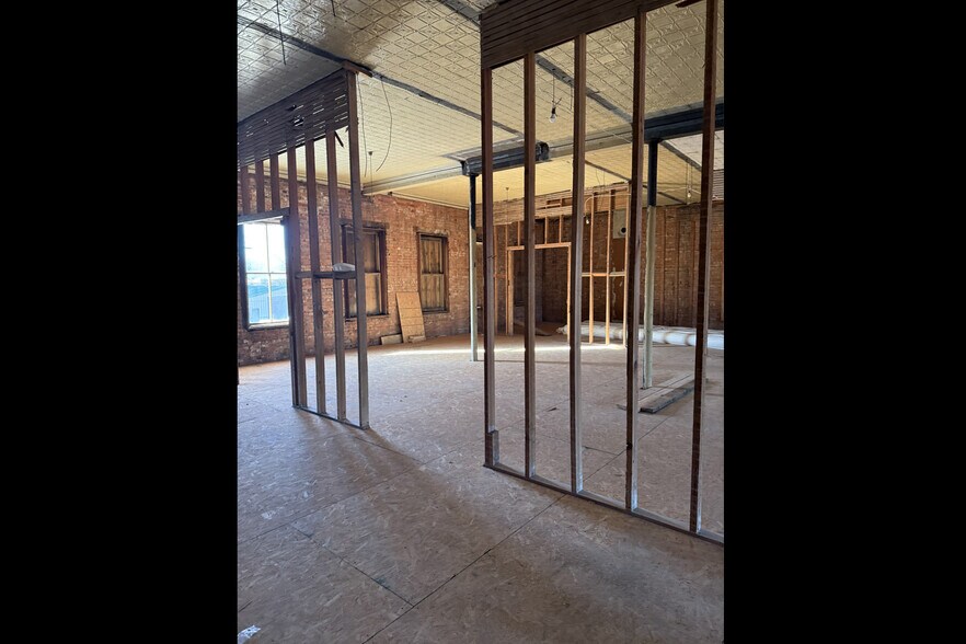 More Photos Of 115 N Main St, Lindsborg General Retail For Sale