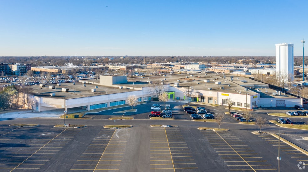 More Photos Of 7080 N Mccormick Blvd, Lincolnwood Warehouse For Lease