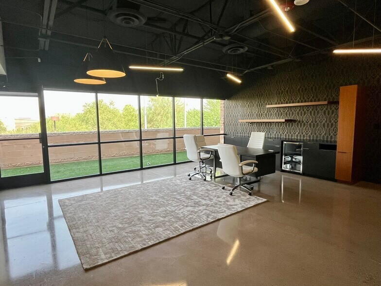 More Photos Of 16641 N 91st St, Scottsdale Showroom For Lease