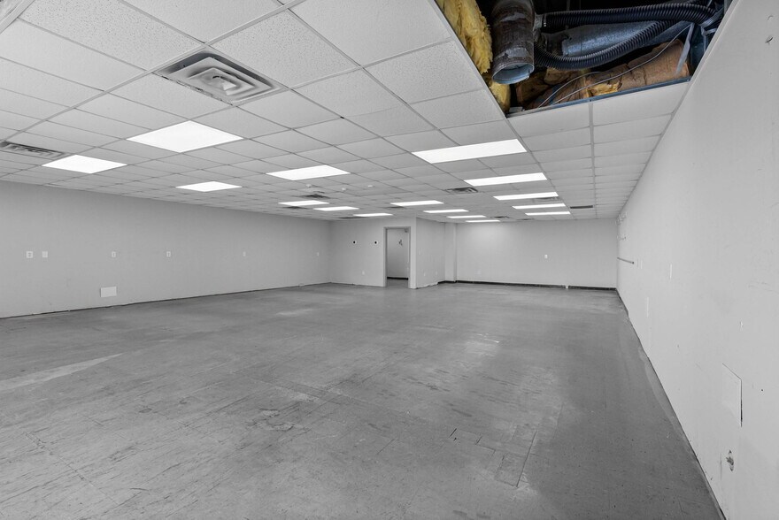 More Photos Of 4412 W Osborne Ave, Tampa Showroom For Sale