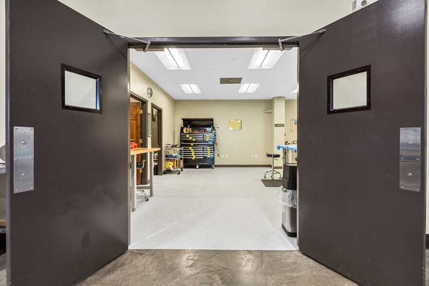 More Photos Of 533 Myatt Dr, Madison Showroom For Sale