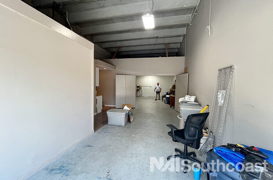 More Photos Of 1360-1396 SE Huffman Rd, Port Saint Lucie Warehouse For Lease