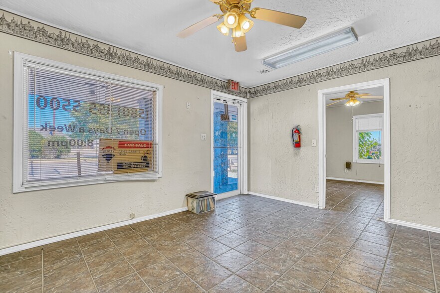 More Photos Of 1222 NW Cache Rd, Lawton Office For Sale