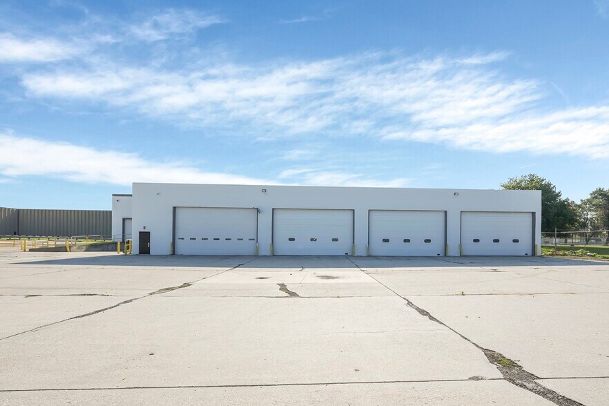 More Photos Of 4500 Groves Rd, Columbus Warehouse For Lease