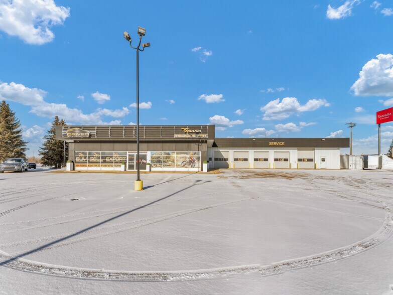 More Photos Of 1276 Trans Canada Way SE, Medicine Hat Showroom For Sale