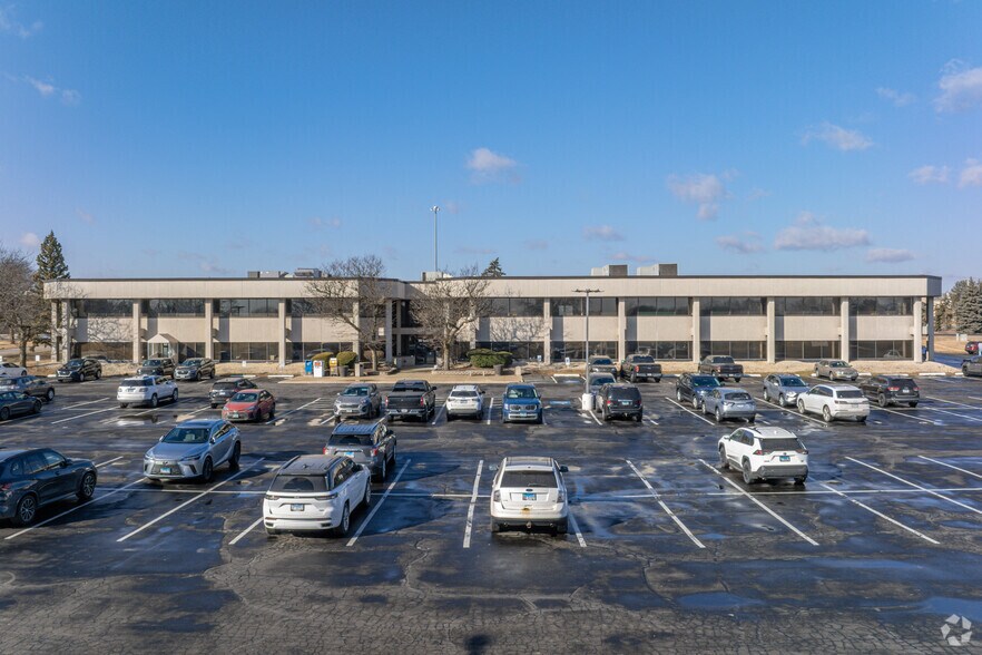More Photos Of 100 Tower Dr, Burr Ridge Medical For Lease