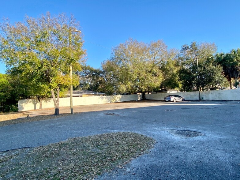 More Photos Of 2415 N Albany Ave, Tampa Flex For Lease