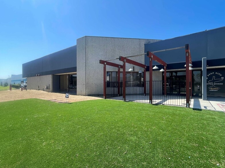 More Photos Of 16561-16571 Gemini Ln, Huntington Beach Manufacturing For Lease