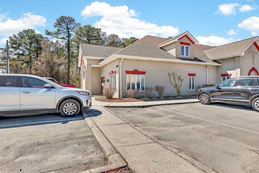 More Photos Of 215 Station St, Jacksonville Medical For Sale