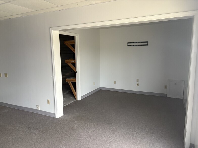 More Photos Of 460 S Post Oak Rd, Sulphur Self Storage For Lease