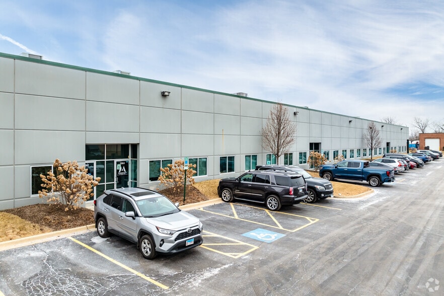 More Photos Of 1060 N Garfield St, Lombard Distribution For Lease