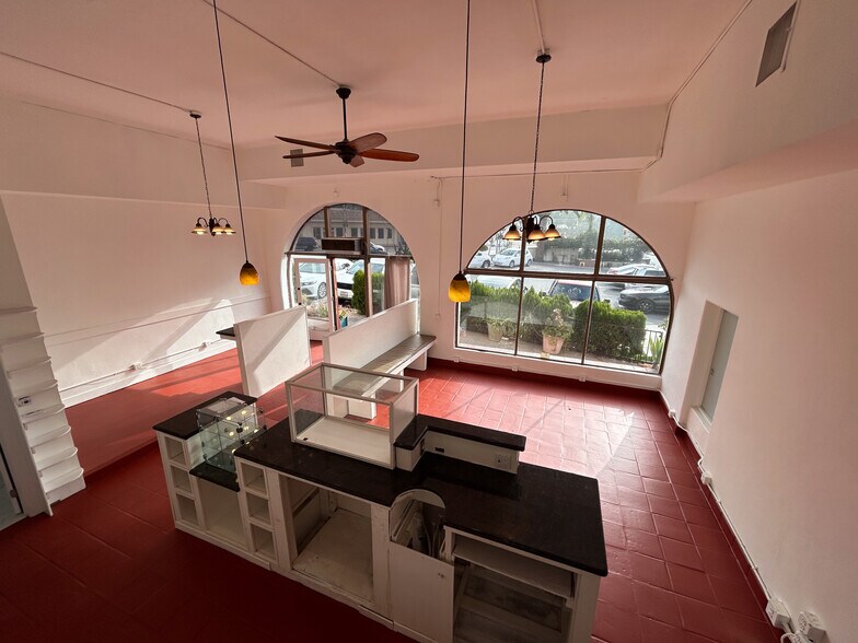 More Photos Of 2057-2061 N Los Robles Ave, Pasadena General Retail For Lease