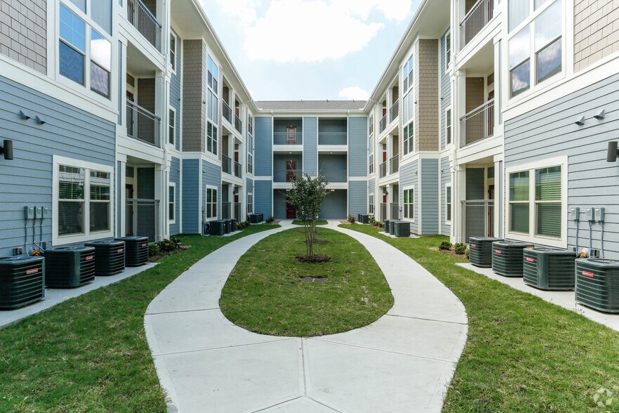 More Photos Of 14340 Wallisville Rd, Houston Apartments For Sale