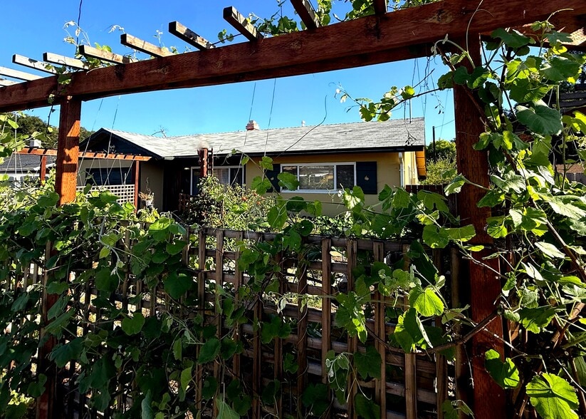 More Photos Of 50 Portal St, Oak View Multifamily For Sale