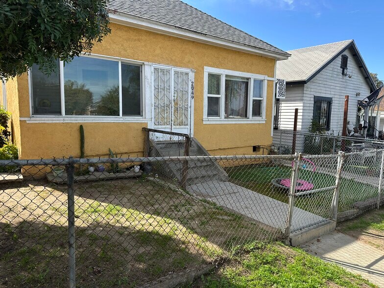 More Photos Of 2049 Julian Ave, San Diego Multifamily For Sale