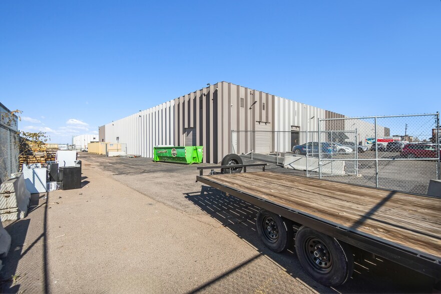 More Photos Of 4001 Holly St, Denver Warehouse For Sale