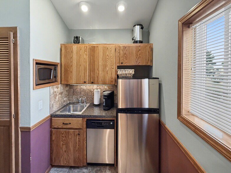 More Photos Of 1038 W Davidson Ave, Coeur d'Alene Office For Sale