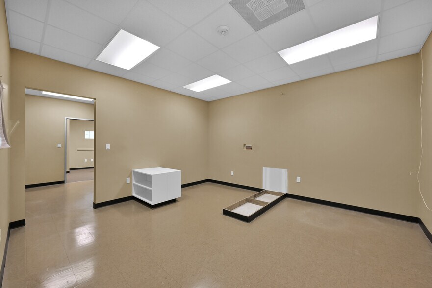 More Photos Of 1126 Rayford Rd, Spring Medical For Sale