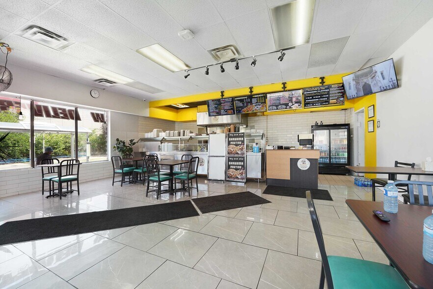More Photos Of 1705 Wyandotte St W, Windsor Storefront For Sale