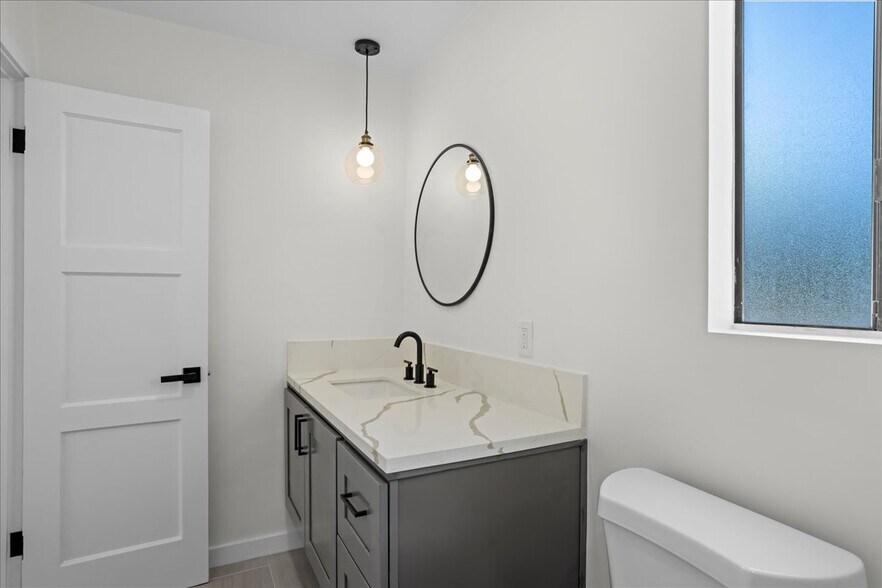 More Photos Of 2218 24th St, Santa Monica Apartments For Sale