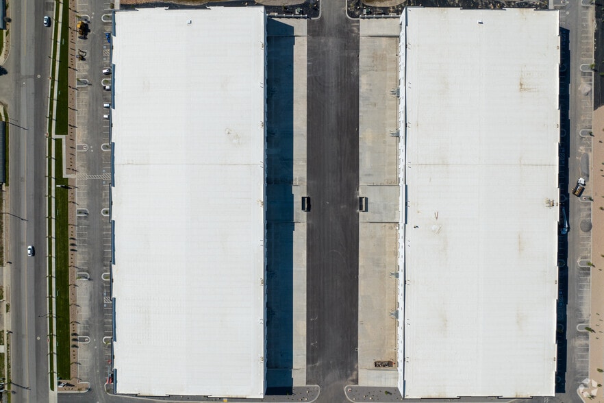 More Photos Of 593-689 N Saratoga Rd, Saratoga Springs Warehouse For Lease