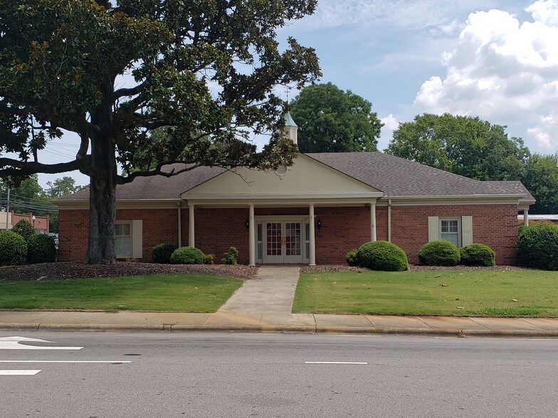 Primary Photo Of 201 Monroe St, Carthage Bank For Lease