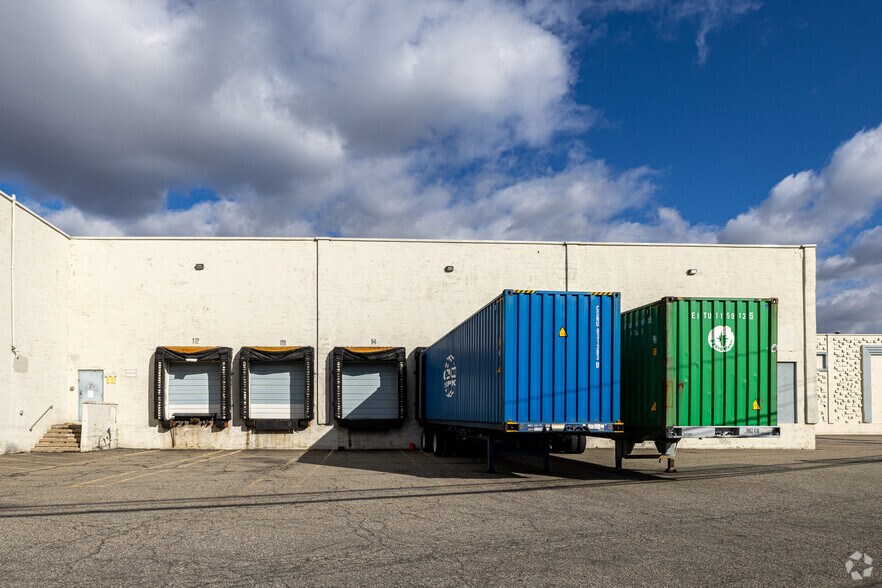 More Photos Of 51-53 Hook Rd, Bayonne Distribution For Lease