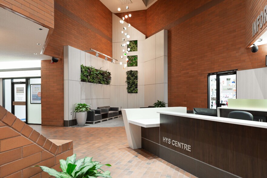 More Photos Of 11010 101 St NW, Edmonton Medical For Lease